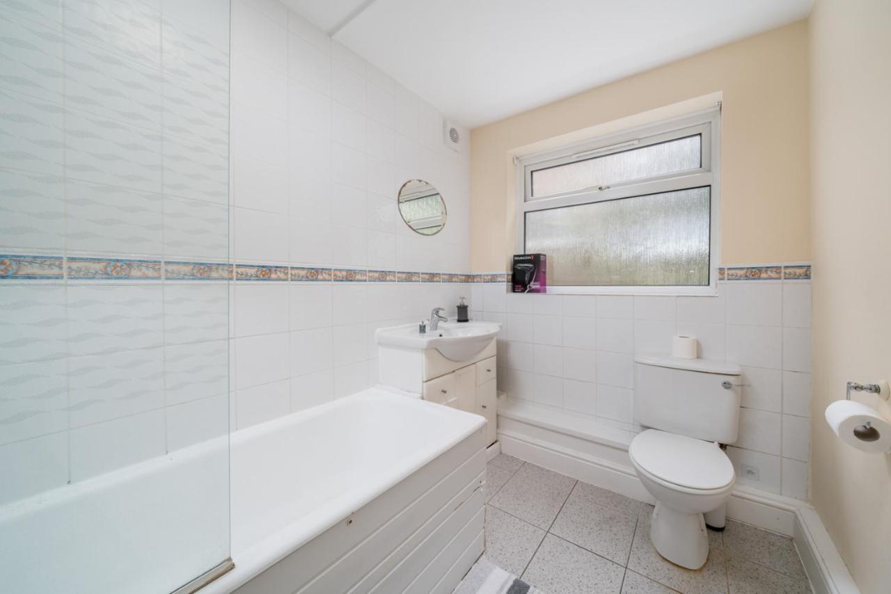 Redhill Surrey 2 Bedroom Pet Friendly Apartment By Sublime Stays מראה חיצוני תמונה