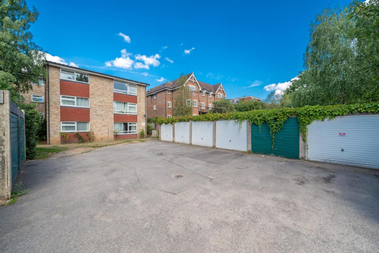 Redhill Surrey 2 Bedroom Pet Friendly Apartment By Sublime Stays מראה חיצוני תמונה